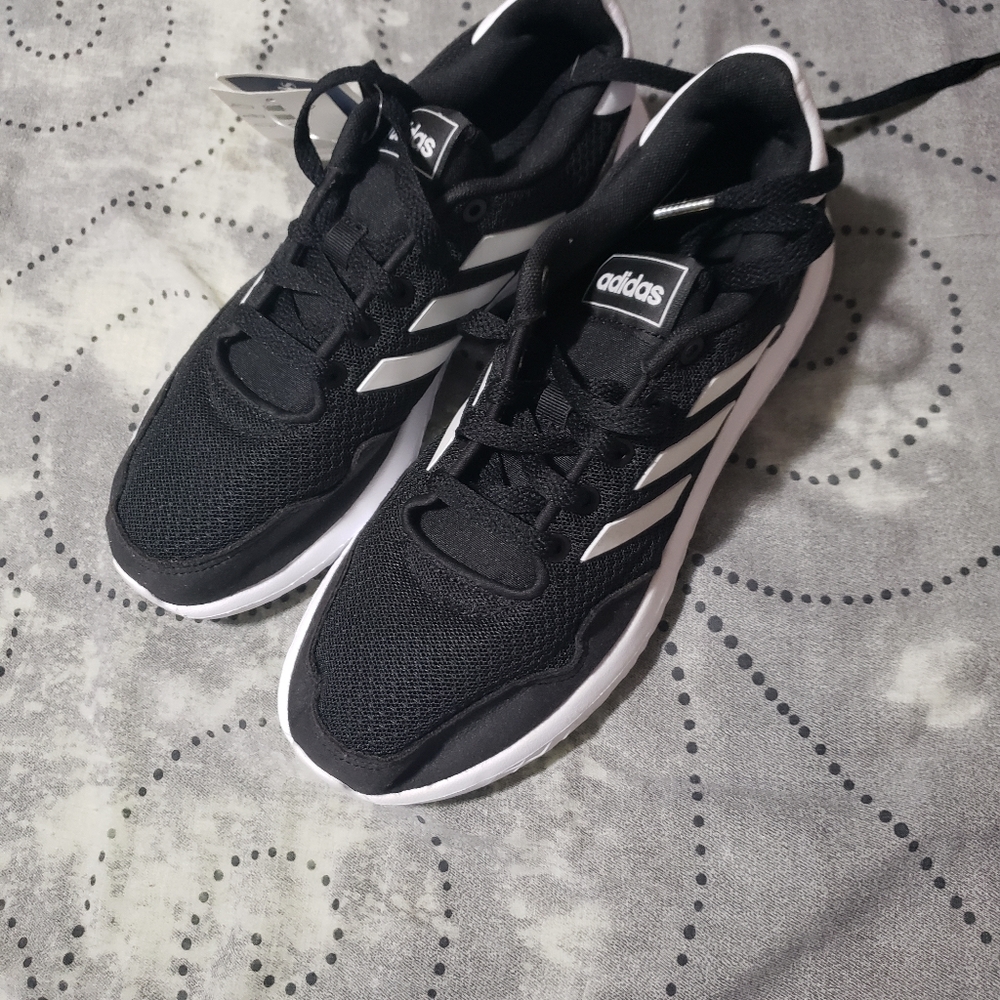 Women, size 4 Adidas shoes